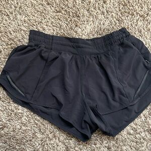 Lululemon Hotty Hot High-Rise Lined Shorts 2.5